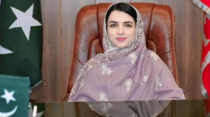 پی ٹی آئی کا مشال یوسفزئی کے بیانات پر ایکشن، شوکاز نوٹس جاری کرنے کا فیصلہ