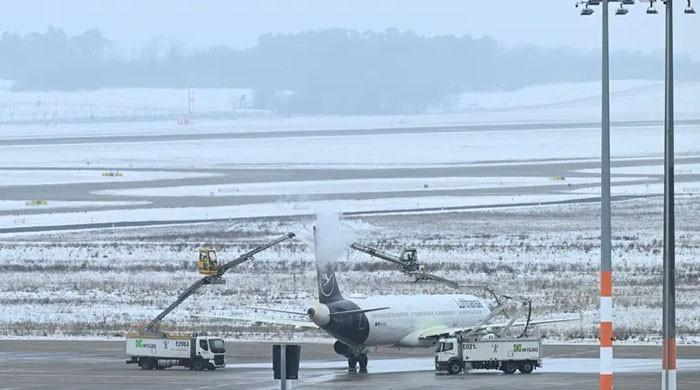 برلن: بارش اور برفباری سے رن وے پر پانی جم گیا، ائیرپورٹ بند