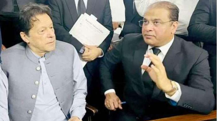 توشہ خانہ کیس: سلمان صفدر فرینڈ آف دی کورٹ مقرر، عمران خان کی بیرک تک رسائی مل گئی، تحریری رپورٹ جمع کرائیں گے