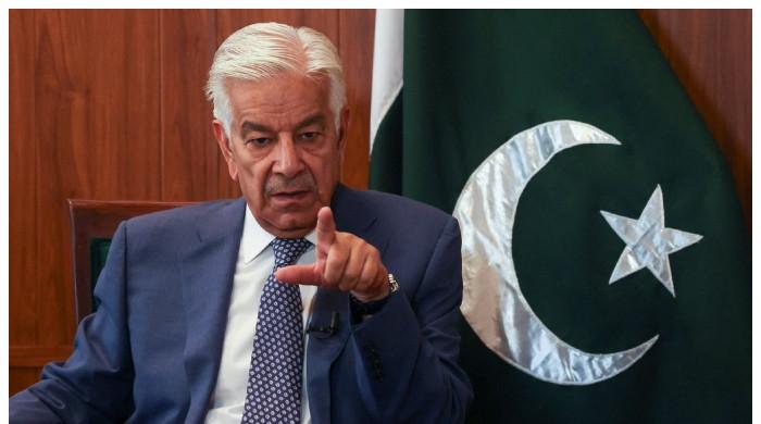 دہشتگردی کے خلاف سیاسی اختلافات بھلا کر یکجا ہونے کی ضرورت ہے: خواجہ آصف