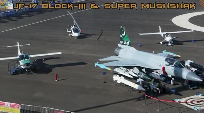 سعودی عرب میں جاری ورلڈ ڈیفنس شو  میں پاک فضائیہ کا جے ایف 17 تھنڈر  اور  سپر مشاق تربیتی طیارہ شامل