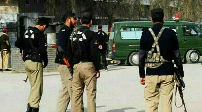 بنوں: پولیس سے فائرنگ کے تبادلے میں 3 دہشتگرد ہلاک