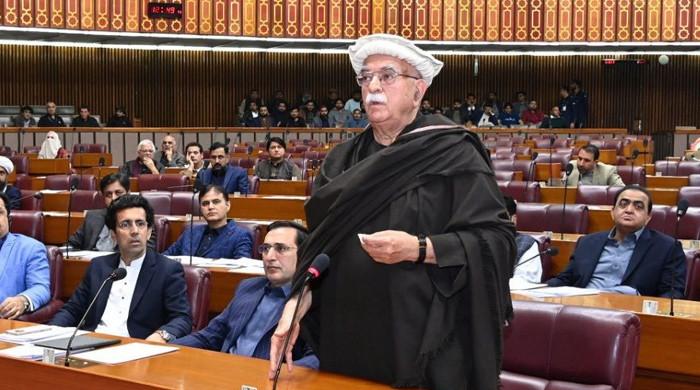  اپوزیشن لیڈر کا پاک فوج پر حالیہ بیان انتہائی افسوسناک اور جھوٹ پر مبنی ہے، فوج کا سیاست سے کچھ لینا دینا نہیں، سکیورٹی ذرائع