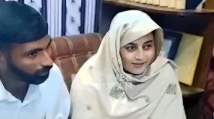 بھارت سے پاکستان آکر شادی کرنے والی خاتون نور فاطمہ (سربجیت کور)  شوہر کے گھر پہنچ گئی