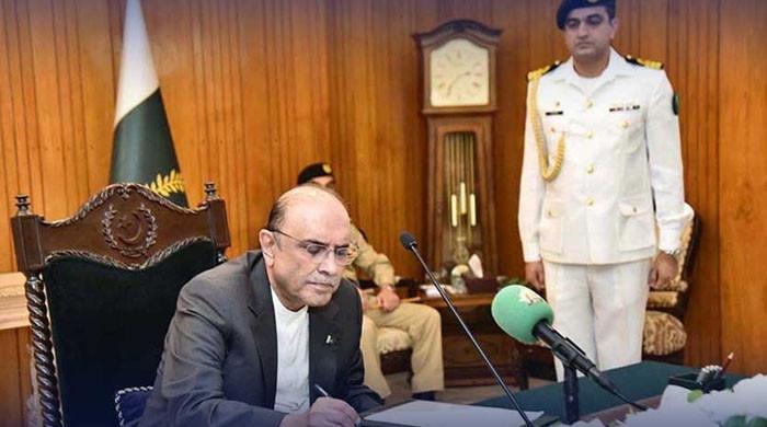 صدر نے طویل عرصہ خدمات انجام دینے والے ایڈیشنل اٹارنی جنرلز کیلئے خصوصی الاؤنس کی منظوری دیدی