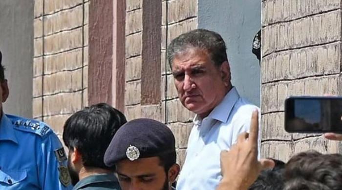 عمران خان  کی آنکھ کا سن کر بہت دکھ ہوا، دعا کے علاوہ کچھ نہیں کر سکتا: شاہ محمود