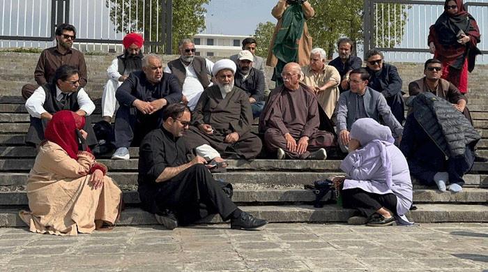 عمران خان کی اسپتال منتقلی کے معاملے پر اپوزیشن اتحاد کا احتجاج تیسرے روز میں داخل