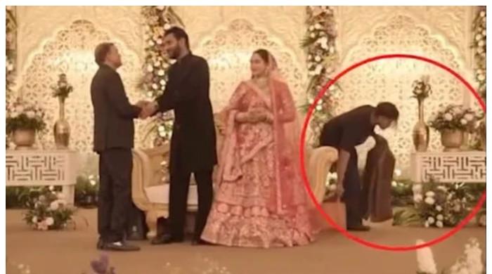 بھارت: فوٹوشوٹ کراتی دلہن کا بیگ چور لے اڑا، لاکھوں روپے کے زیورات اور نقدی سے محروم