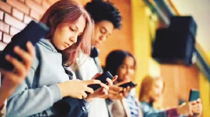 برطانوی وزیراعظم بچوں کو ڈیجیٹل خطرات سے محفوظ رکھنے کیلئے پرعزم