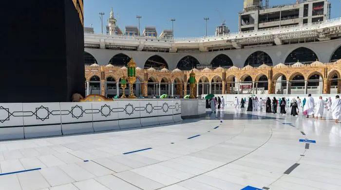 مسجد الحرام کے مطاف کا سنگ مرمر کیسے گرمی کو مات دیتا ہے؟