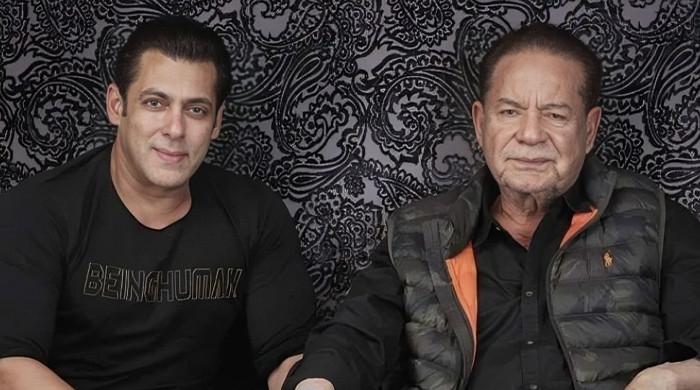 بالی وڈ کے معروف اسکرین رائٹر اور سلمان خان کے والد سلیم خان طبیعت ناساز ہونے پر آئی سی یو منتقل