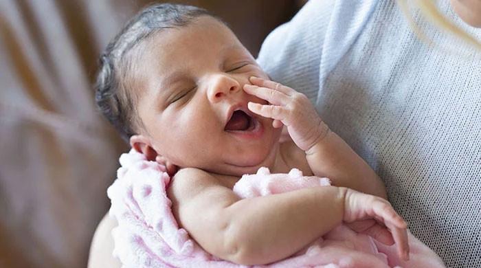 بچےکو دودھ پلانے والی عورت کے لیے روزے کا حکم