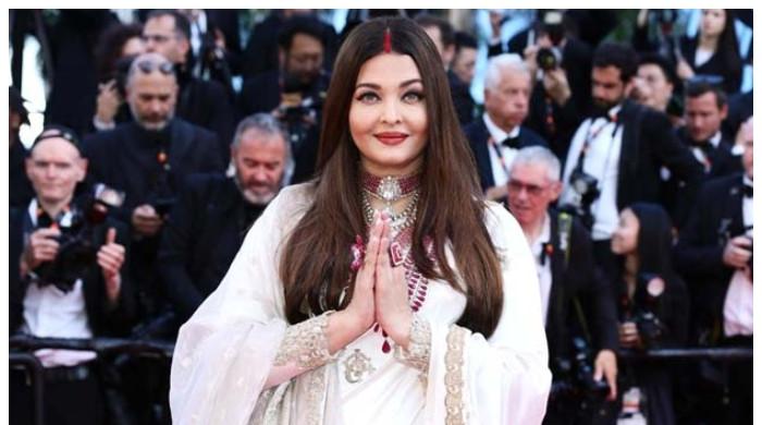 ایشوریا کے 400 کلو زیورات کی حفاظت پر 5 سیکیورٹی گارڈ مامور تھے: ڈیزائنر کا انکشاف