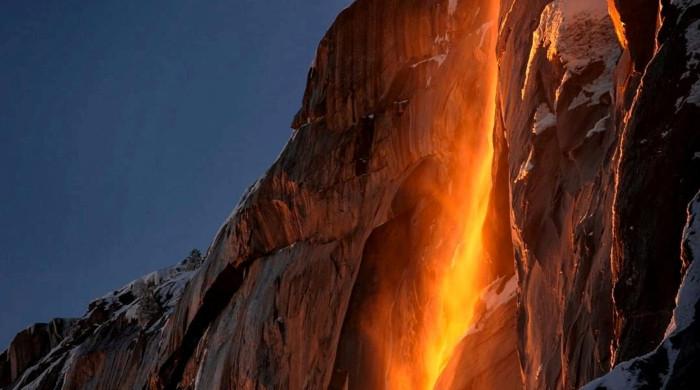 انوکھی آبشار جہاں فروری میں چند دنوں تک 'لاوا' بہتا نظر آتا ہے