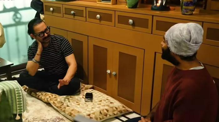 عامر خان کی اریجیت سے ملاقات، کیا سپر اسٹار  نے گلوکار کو دوبارہ گانے کیلئے منالیا؟