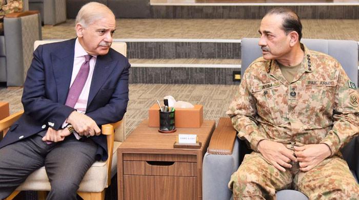 وزیرِ اعظم کا جی ایچ کیو کا دورہ، افغان طالبان رجیم کے حملوں کو پسپا کرنے پر افواج پاکستان کی تعریف