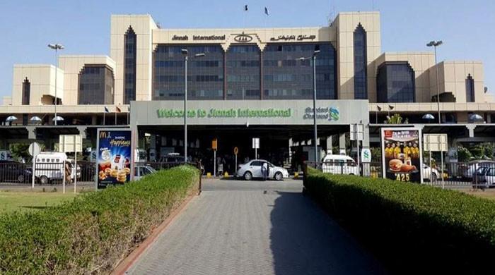 کراچی ائیرپورٹ اور اطراف کی سکیورٹی مزید سخت، مسافروں کو وقت سے پہلے آنیکی ہدایت