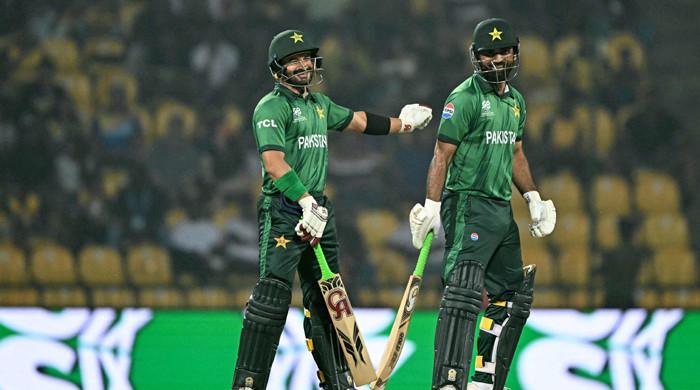 ٹی 20 ورلڈکپ: صاحبزادہ فرحان کی سنچری، پاکستان کا سری لنکا کو جیت کیلئے 213 رنز کا ہدف
