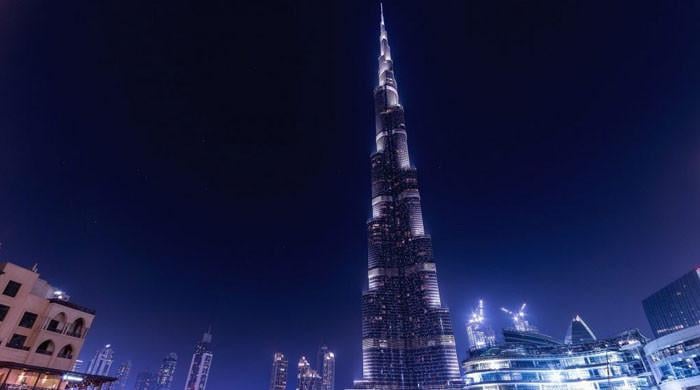 ایران کے میزائل حملوں کے باوجود دبئی کی رونق برقرار، برج خلیفہ پرلائٹ شوکا سلسلہ نہ رُکا