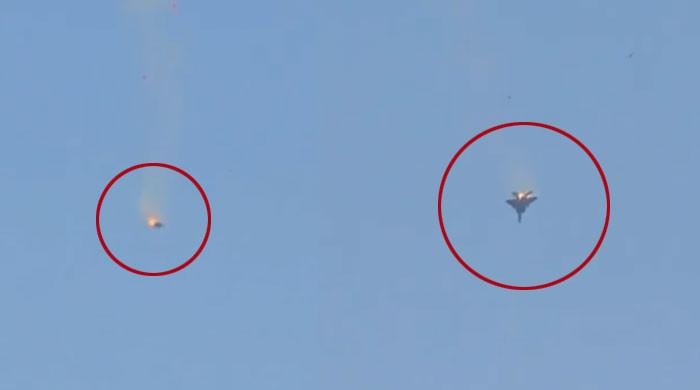 کویت میں امریکی لڑاکا طیارہ گر کر تباہ، ویڈیو وائرل