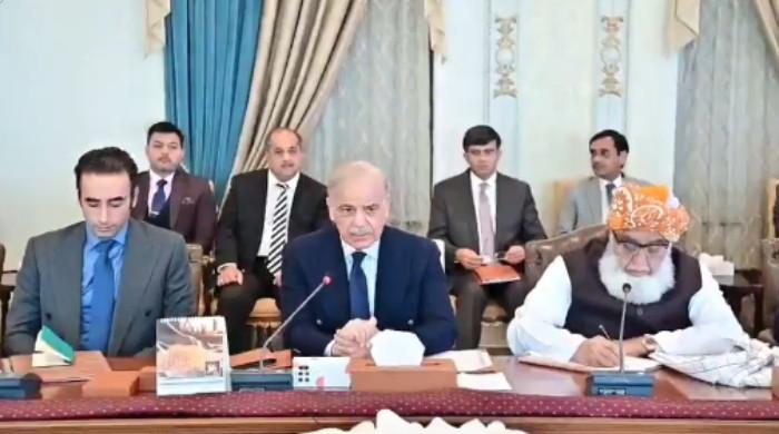 مشرق وسطیٰ کی صورتحال پر اجلاس: پاکستان نے تنازع کی شدت میں کمی کیلئے ہر ممکن کوشش کی، پارلیمانی رہنماؤں کو بریفنگ