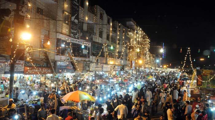 کراچی میں عید کی شاپنگ کیلئے ٹریفک پلان جاری، کئی سڑکوں پر رکشہ ٹیکسی کا داخلہ بند