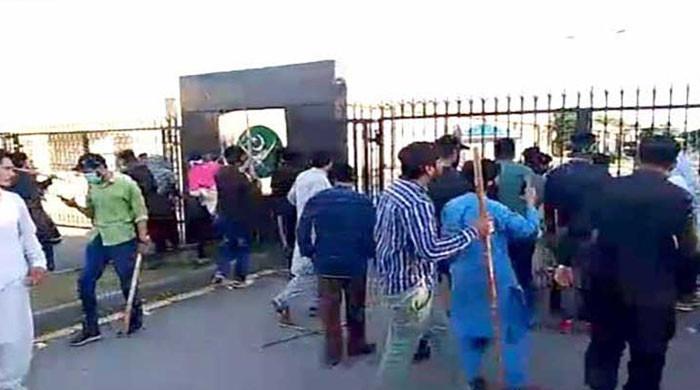 جی ایچ کیو حملہ کیس: عمر ایوب، مراد سعید اور ذلفی بخاری سمیت 47 ملزمان کو 10، 10 برس قید کی سزا