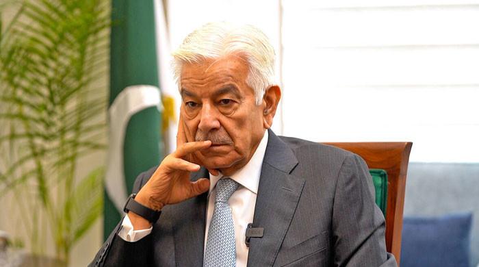 پیشگی منصوبہ بندی، انتظامات نہ کیے ہوتے تو آج پیٹرول 375 روپے فی لیٹر ہونا تھا: خواجہ آصف