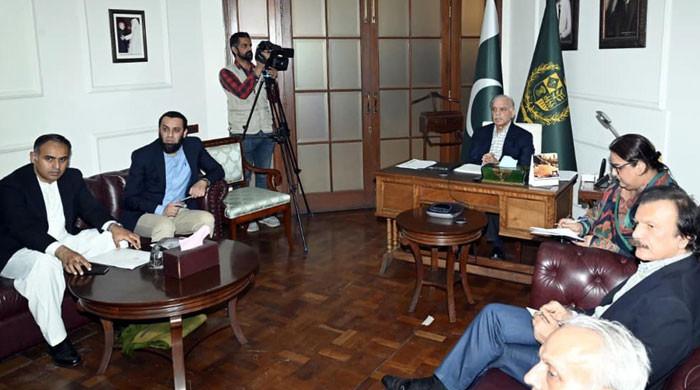 تمام سرکاری ملازمین اور وزرا کو سادگی اور کفایت شعاری اختیار کرنی ہوگی: وزیراعظم