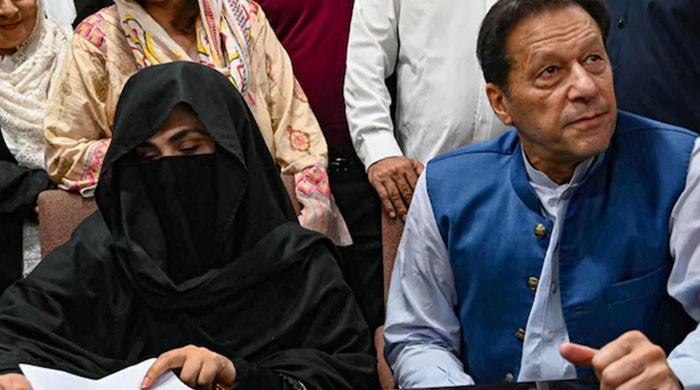 عمران خان سے بشریٰ بی بی کی ملاقات، صحت اور  زیرِ سماعت اپیلوں پر گفتگو