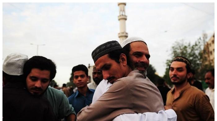 کیا عید کے دن عید مبارک کہنا ٹھیک ہے؟