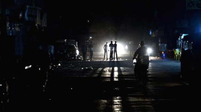 کراچی کے مختلف علاقوں میں بجلی کئی گھنٹےگزرنےکے بعد بھی بحال نہ ہوسکی