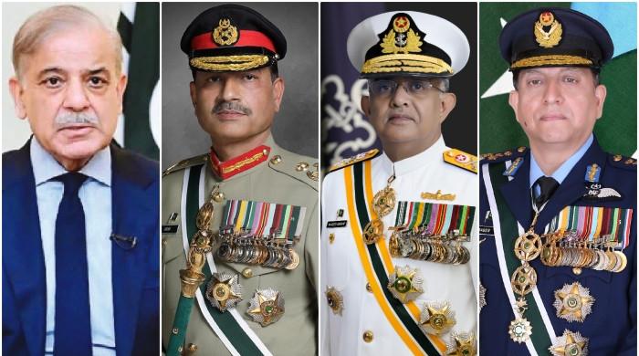  وزیراعظم کا فیلڈ مارشل، ائیر چیف مارشل اور نیول چیف سے ٹیلیفونک رابطہ، عید کی مبارکباد دی