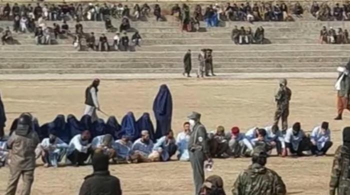 افغانستان کی طالبان رجیم میں گزشتہ ایک سال کے دوران  خواتین سمیت ایک ہزار سے زائد افراد کو کوڑے مارے گئے