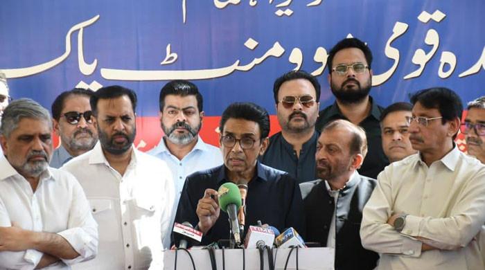 ایم کیو ایم کا ایک عہدہ ان سے برداشت نہیں ہورہا اور خود 8، 8 عہدے رکھیں، فاروق ستار کی وفاق کو آخری وارننگ