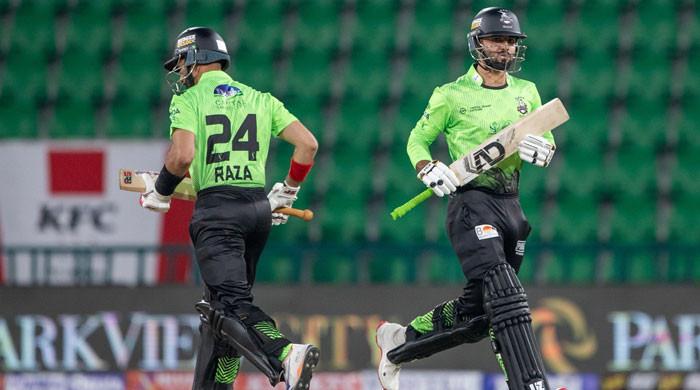 پی ایس ایل 11: لاہور قلندرز کاکراچی کنگز کو جیت کیلئے129رنزکا ہدف