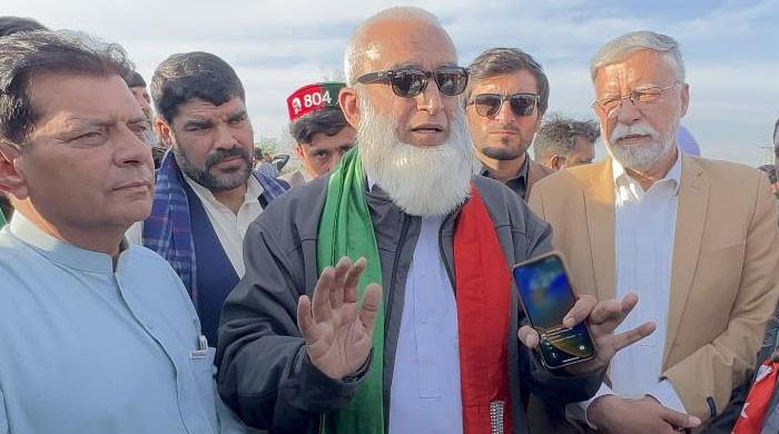 50 لاکھ گھر، 10لاکھ نوکریاں کہاں ہیں؟ پی ٹی آئی کے رکن خیبرپختونخوا اسمبلی اپنی ہی حکومت پر برس پڑے