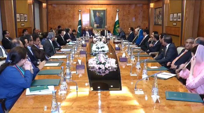 ایوان صدر میں اہم اجلاس، صوبوں کی مخالفت پر اسمارٹ لاک ڈاؤن نہ لگانے کا فیصلہ