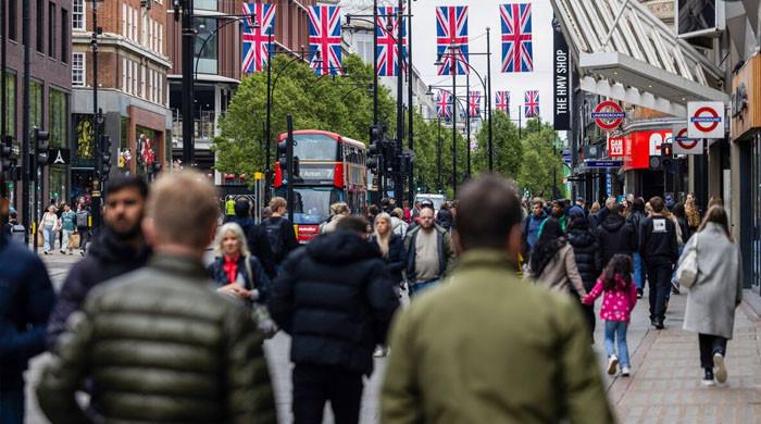 ایران جنگ کے باعث مہنگائی کا دباؤ: برطانیہ میں تنخواہوں میں اضافہ، توانائی بلوں میں کمی کردی گئی