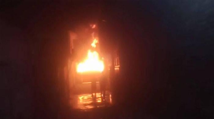 لاہور: ڈی ایچ اے میں واقع گھر میں آگ لگنے سے 2 بچے جاں بحق