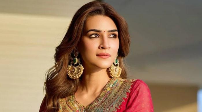 بالی وڈ اداکارہ کریتی سینن شادی سے متعلق سوال پر چڑگئیں