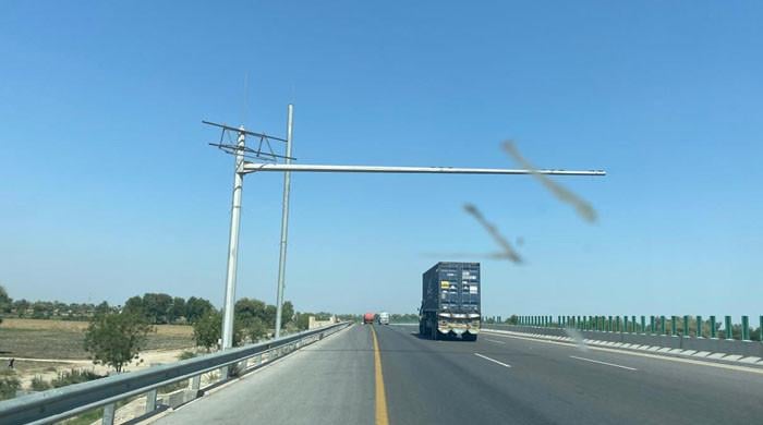 سندھ میں سکھر ملتان موٹر وے پر  200 کلو میٹر تک لگے جدید کیمرے چوری