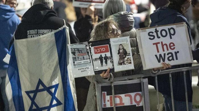 اسرائیل میں پابندی کے باوجود سیکڑوں افراد ایران جنگ کیخلاف سڑکوں پر نکل آئے