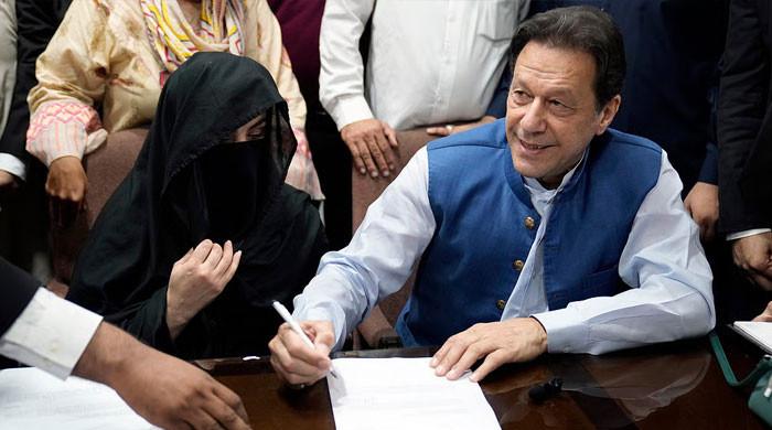 عمران خان اور بشریٰ بی بی کی ملاقات کرا دی گئی، دونوں نے ایک دوسرے کی خیریت دریافت کی