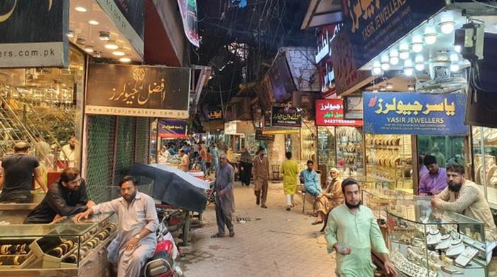 لاہور کے تاجروں نے دکانیں جلد کھولنے اور رات 8 بجے بند کرنے کا فیصلہ مسترد کردیا 