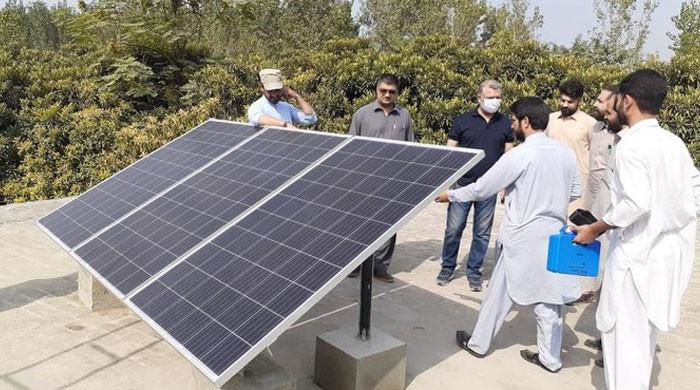 پختونخوا میگا سولر منصوبہ، پراجیکٹ ڈائریکٹر کی تعیناتی تنازعات کا شکار