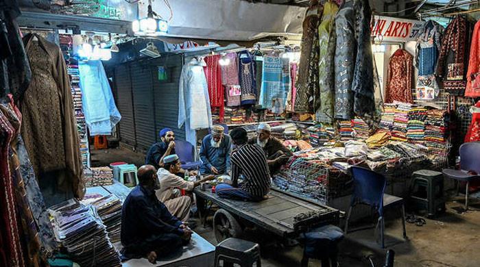 سندھ میں کفایت شعاری پالیسی نافذ، دکانیں اور شاپنگ مالز رات 8 بجے بند کرنے کا فیصلہ