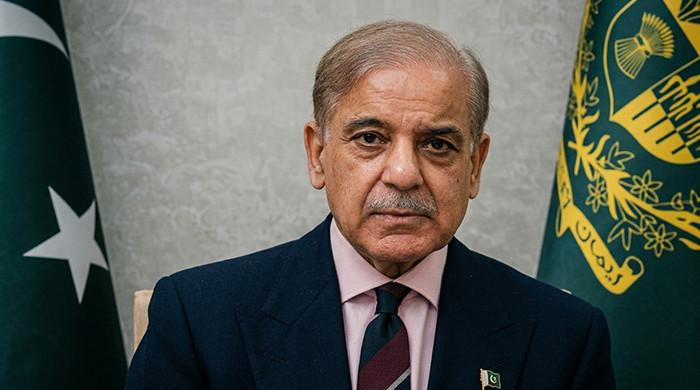 وزیر اعظم کا ڈیزل کی قیمت میں 135 اور پیٹرول کی قیمت میں 12 روپے فی لیٹر کمی کا اعلان 