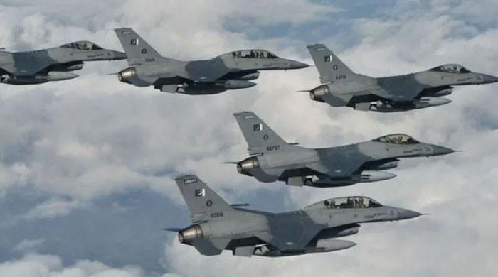 پاکستان کا فوجی دستہ دو طرفہ دفاعی معاہدے کے تحت سعودیہ پہنچ گیا، سعودی وزارت دفاع