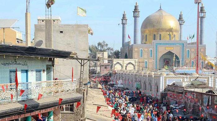 لعل شہبازقلندرکے مزار کی نذرانےکی پیٹیاں کھول دی گئیں، 2 کروڑ 38 لاکھ روپے سے زائد نکلے